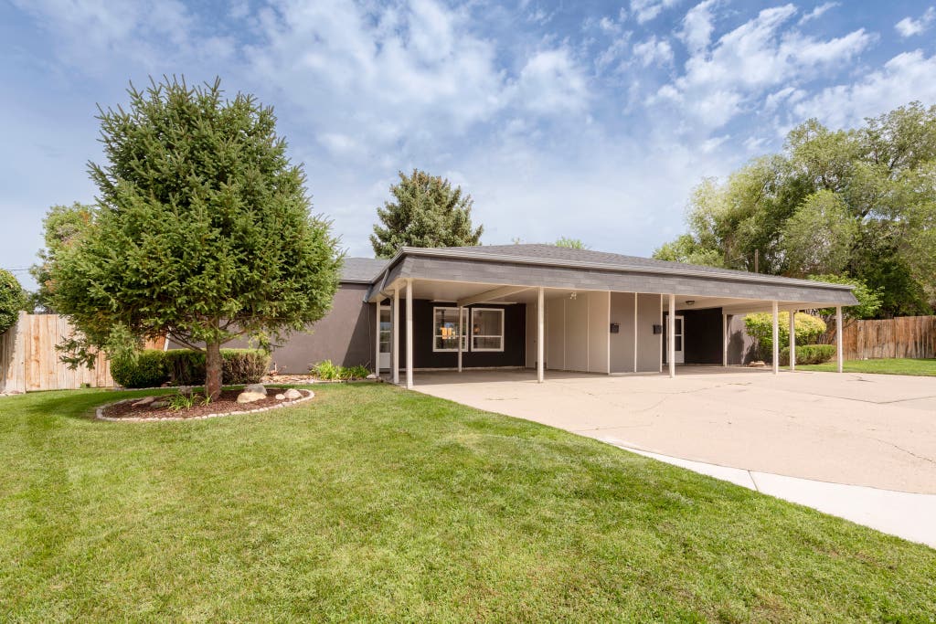 Photo of 1893 E WELLINGTON CIR, Holladay, UT 84117 (MLS # 2180233)