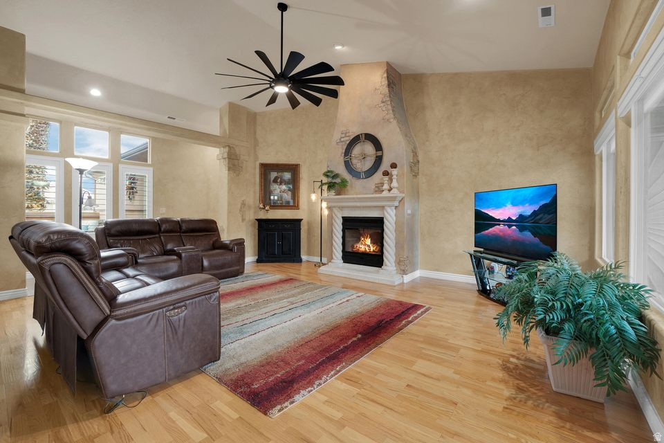 LAS ENTRADAS AT GREEN SPRING - Residential