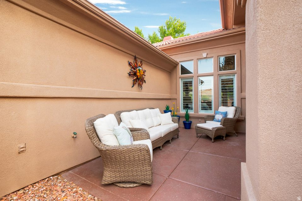 LAS ENTRADAS AT GREEN SPRING - Residential