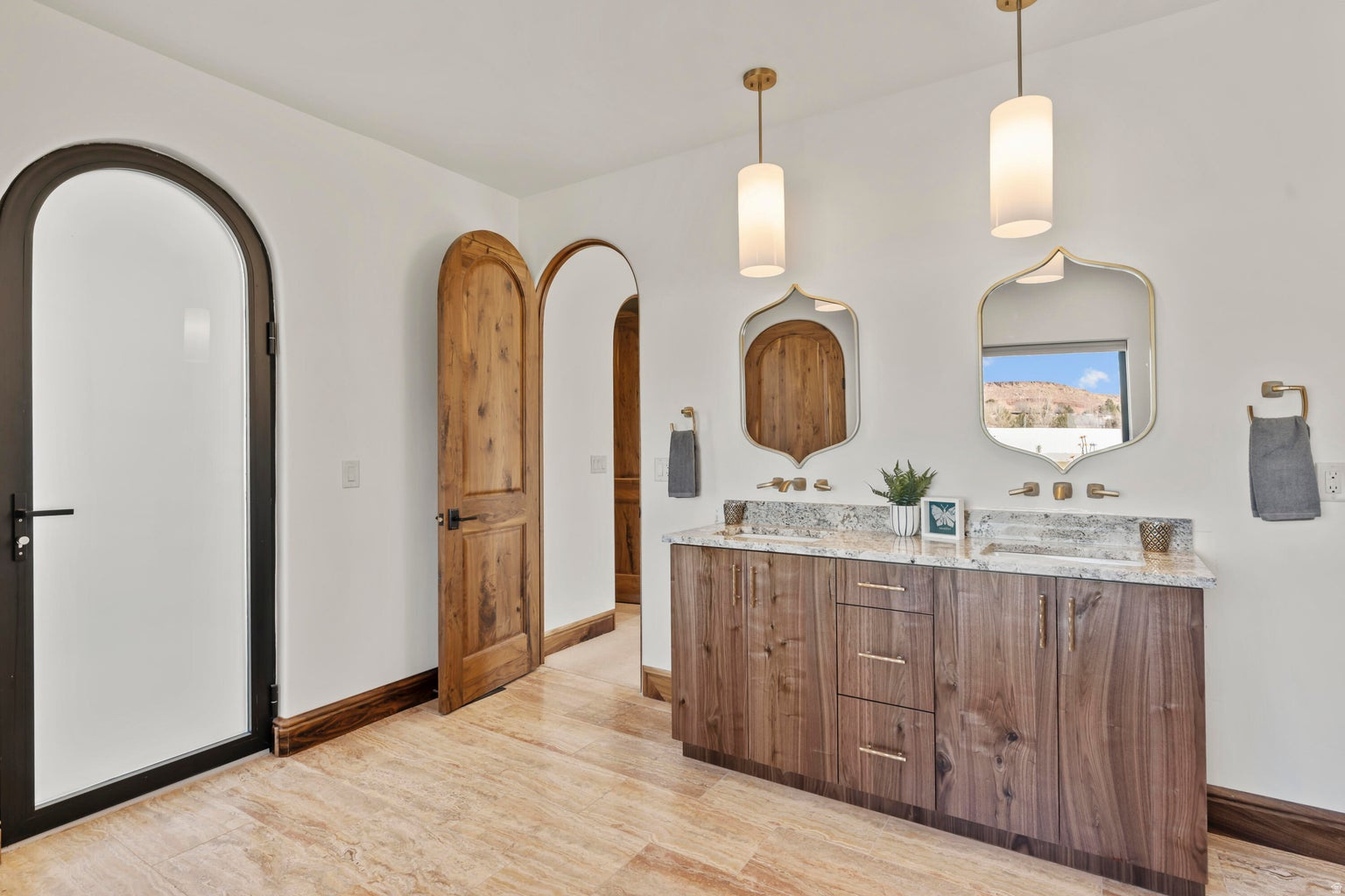 BLOOMINGTON RANCHOS - Residential