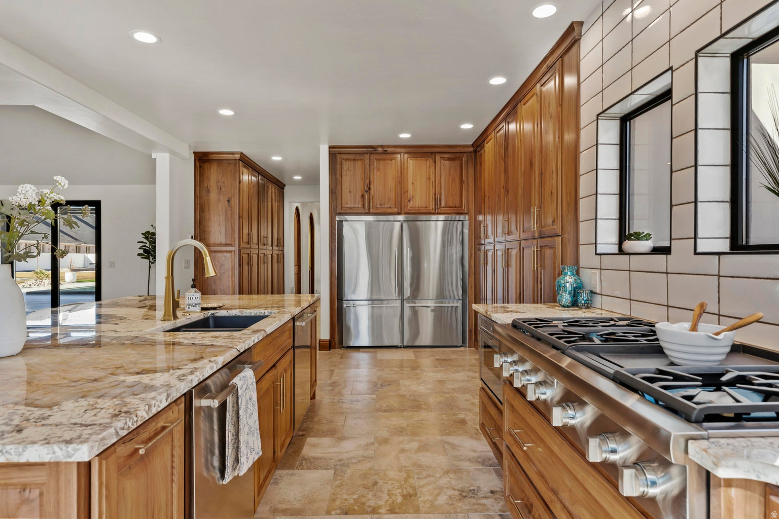 BLOOMINGTON RANCHOS - Residential