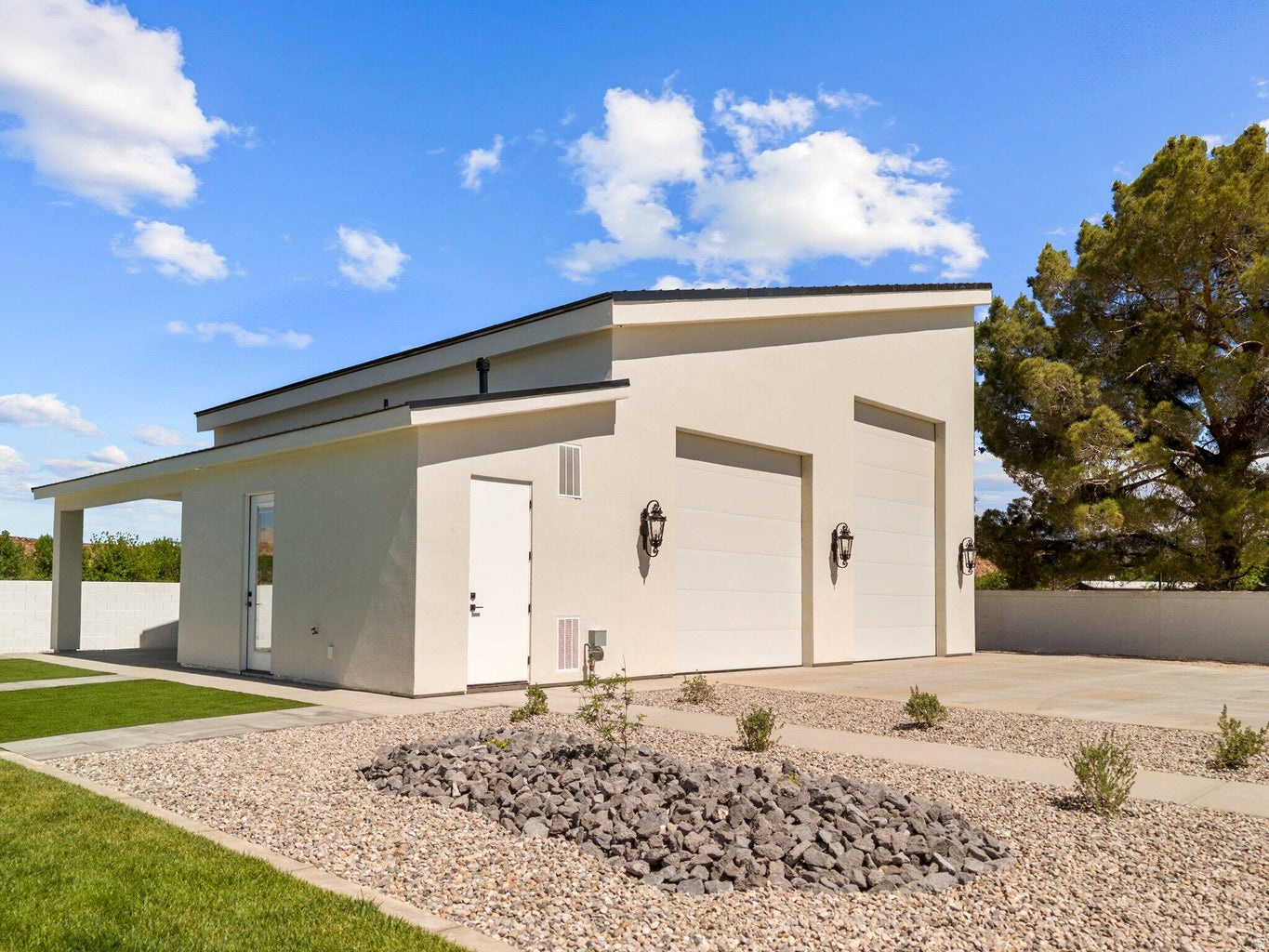 BLOOMINGTON RANCHOS - Residential