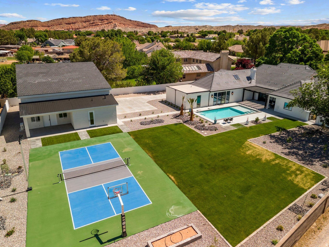 BLOOMINGTON RANCHOS - Residential