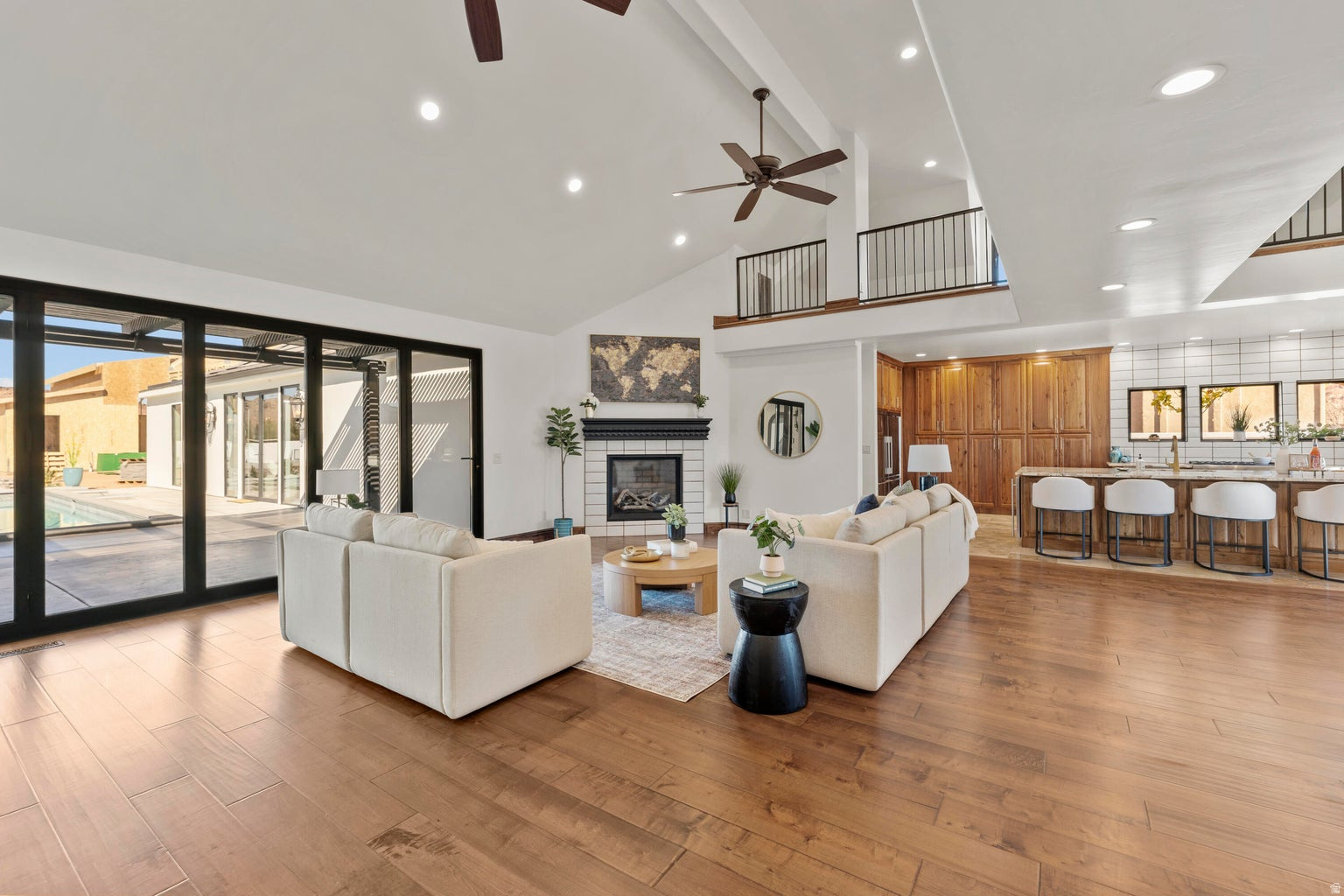 BLOOMINGTON RANCHOS - Residential