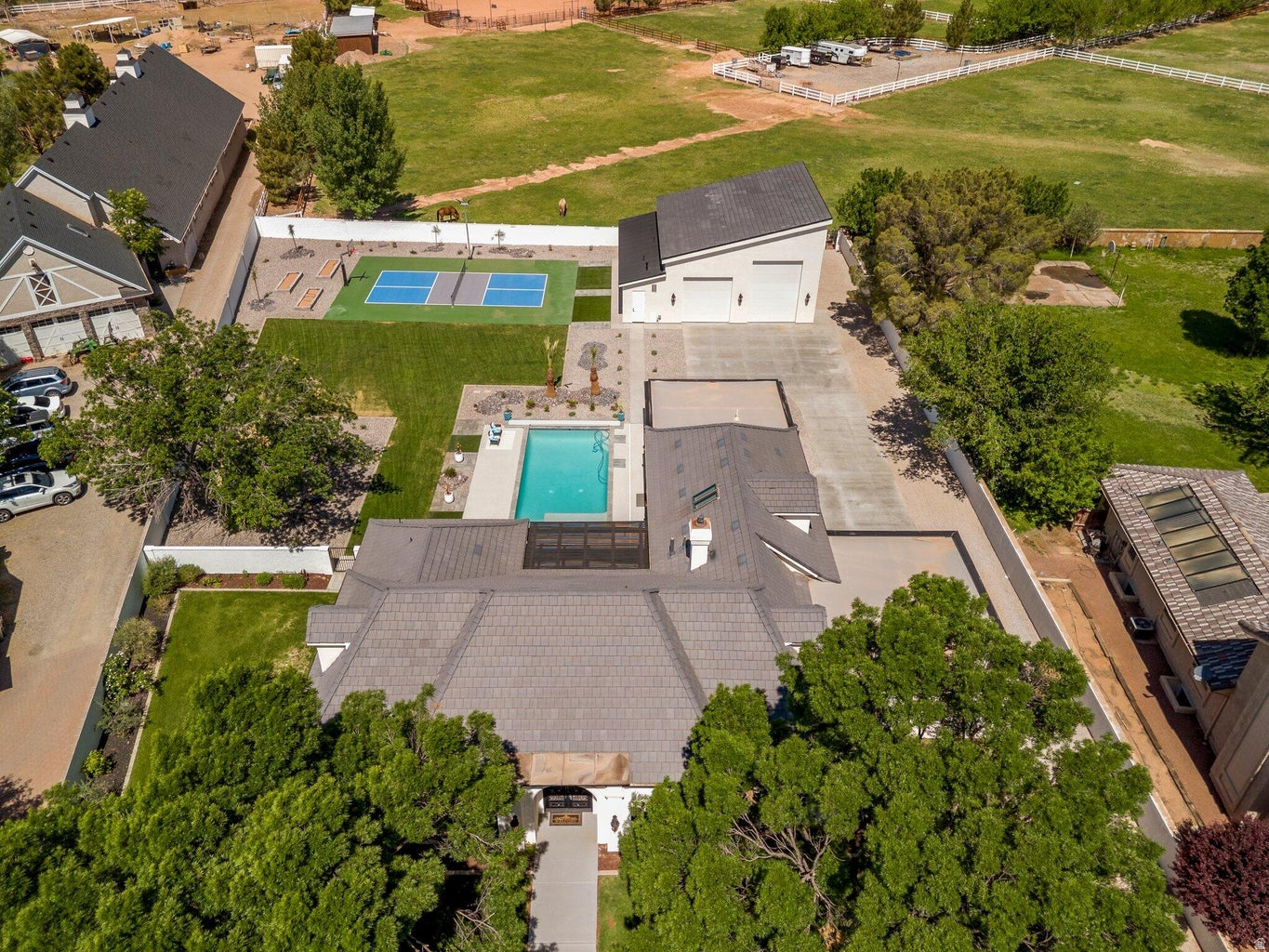 BLOOMINGTON RANCHOS - Residential