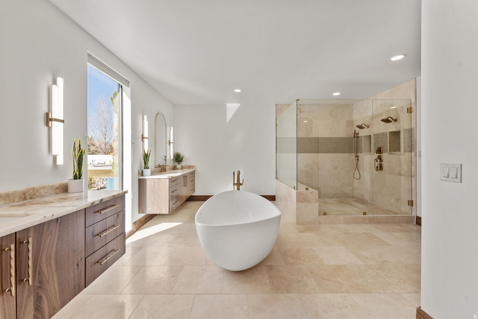 BLOOMINGTON RANCHOS - Residential