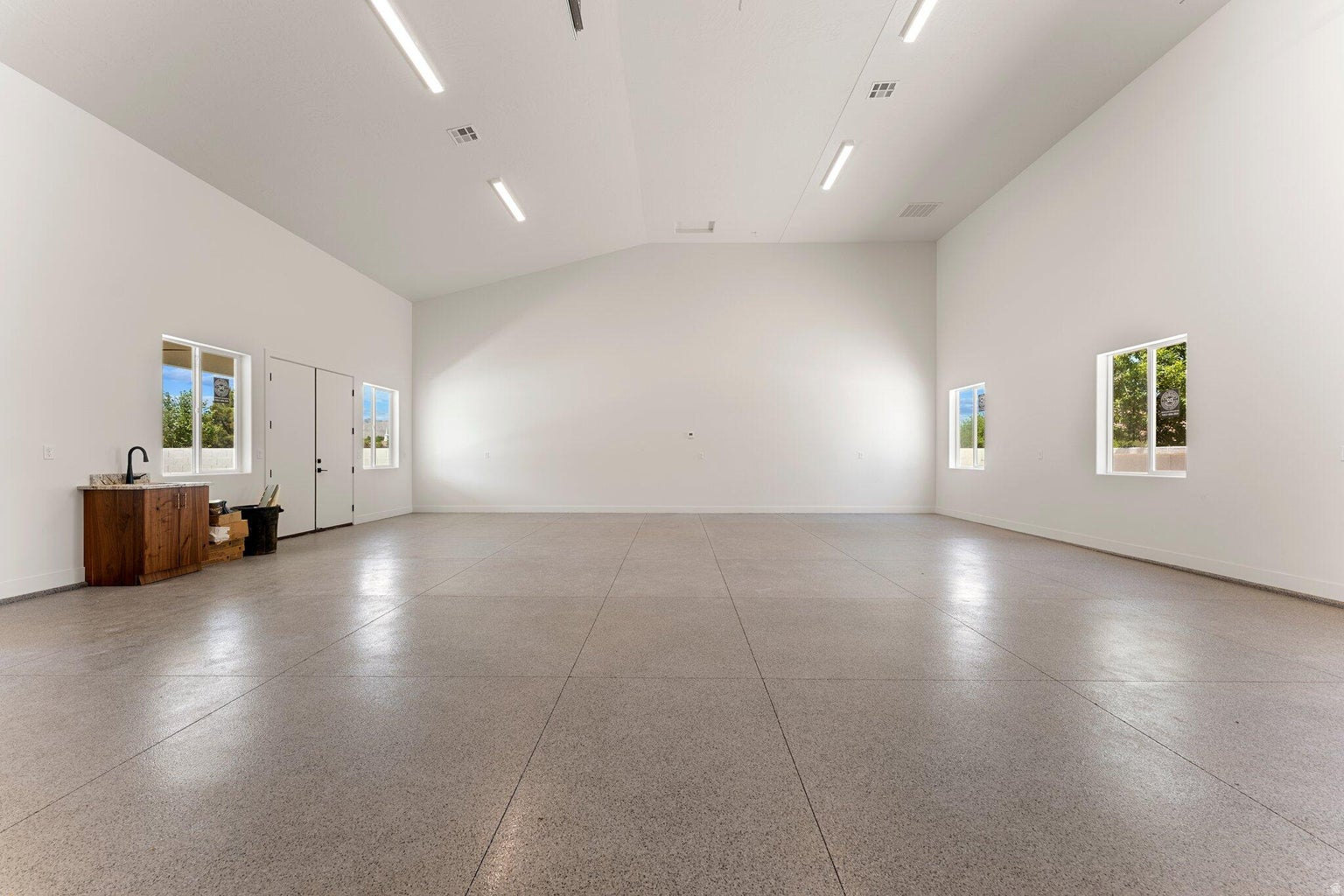 BLOOMINGTON RANCHOS - Residential