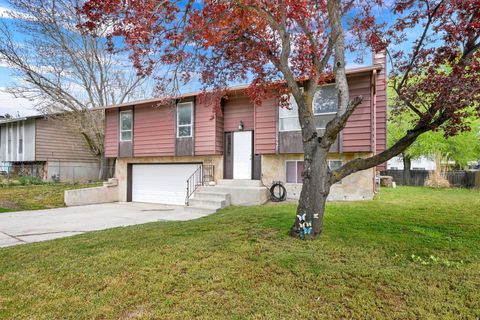 Tiny photo for 721 W 600 N, Clearfield, UT 84015 (MLS # 2152640)