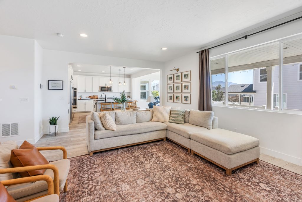 Photo of 2022 N WILD HYACINTH DR, Saratoga Springs, UT 84045 (MLS # 2165814)