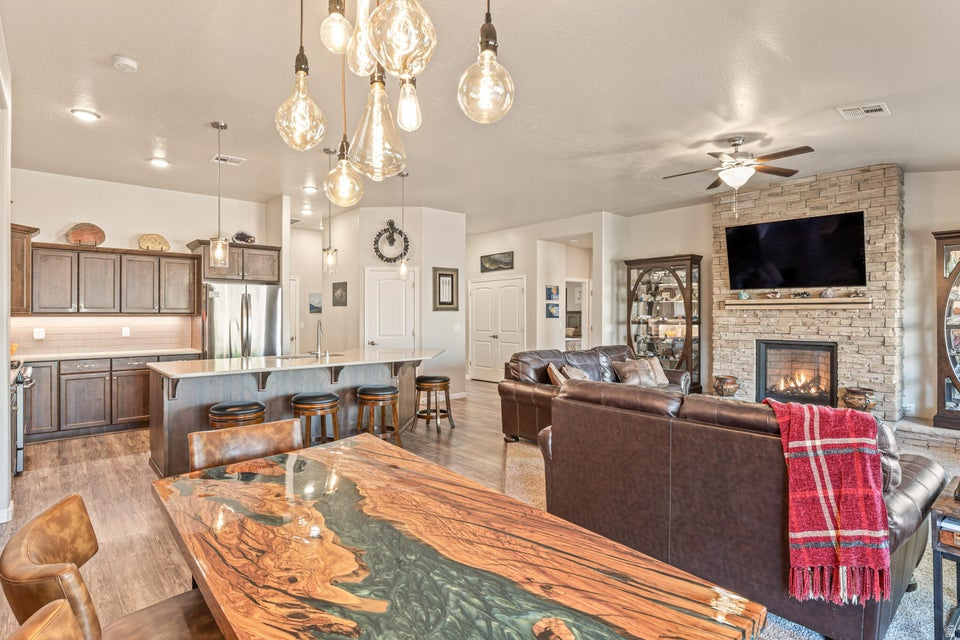 REDWOOD ESTATES PH 3 - Residential