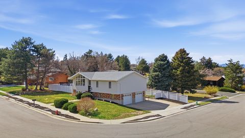 Tiny photo for 2853 E WILLOW DR, Sandy, UT 84093 (MLS # 2144278)