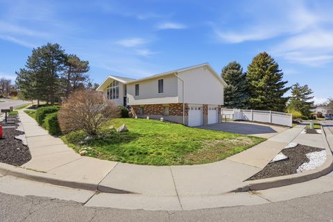 Tiny photo for 2853 E WILLOW DR, Sandy, UT 84093 (MLS # 2144278)
