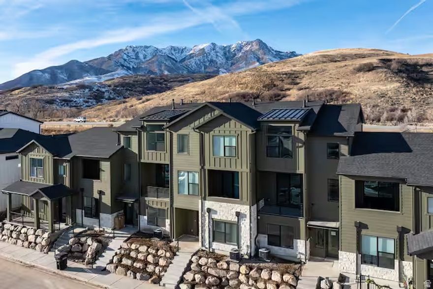 Fully furnished townhome in desirable Mountain Green. Located minutes from Snow Basin Resort and surrounded by premier mountain biking and hiking trails. Offers excellent amenities including pool, hot tub, and pickleball courts. Short term rentals are permitted making this a great investment opportunity.