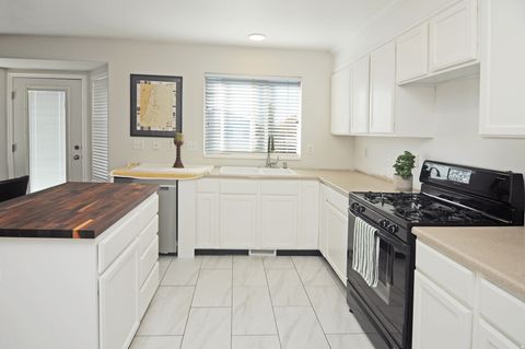 Tiny photo for 935 LONGLEAF DR, North Salt Lake, UT 84054 (MLS # 2120893)