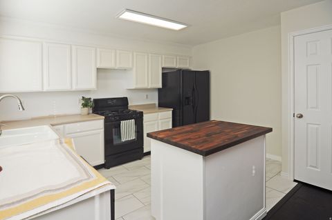 Tiny photo for 935 LONGLEAF DR, North Salt Lake, UT 84054 (MLS # 2120893)