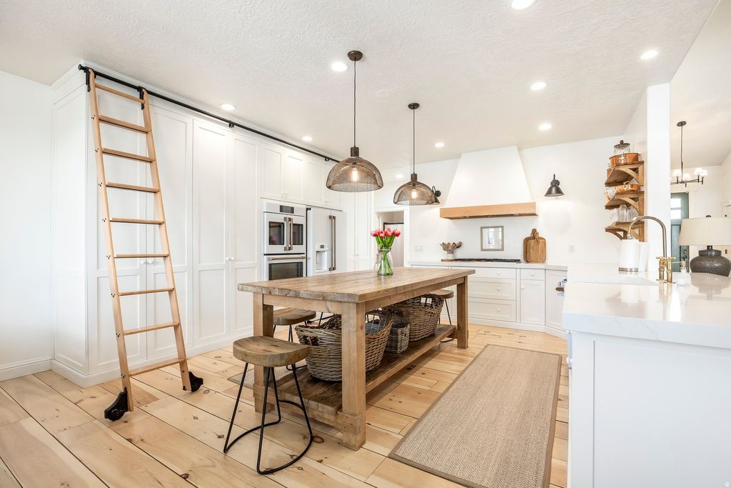 Photo of 846 N DUTCH VIEW CT, Midway, UT 84049 (MLS # 2153259)