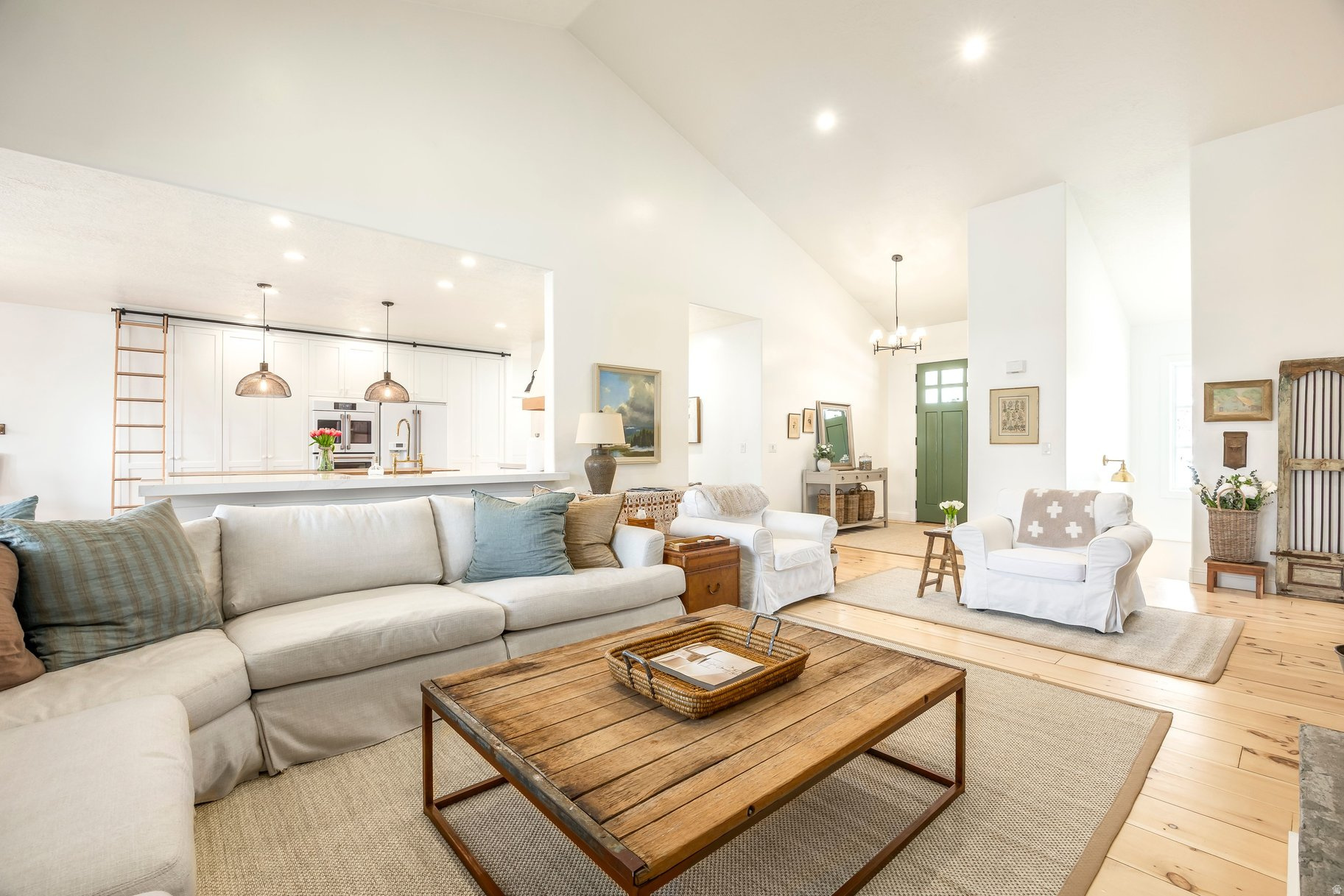 DUTCH FIELDS - Residential