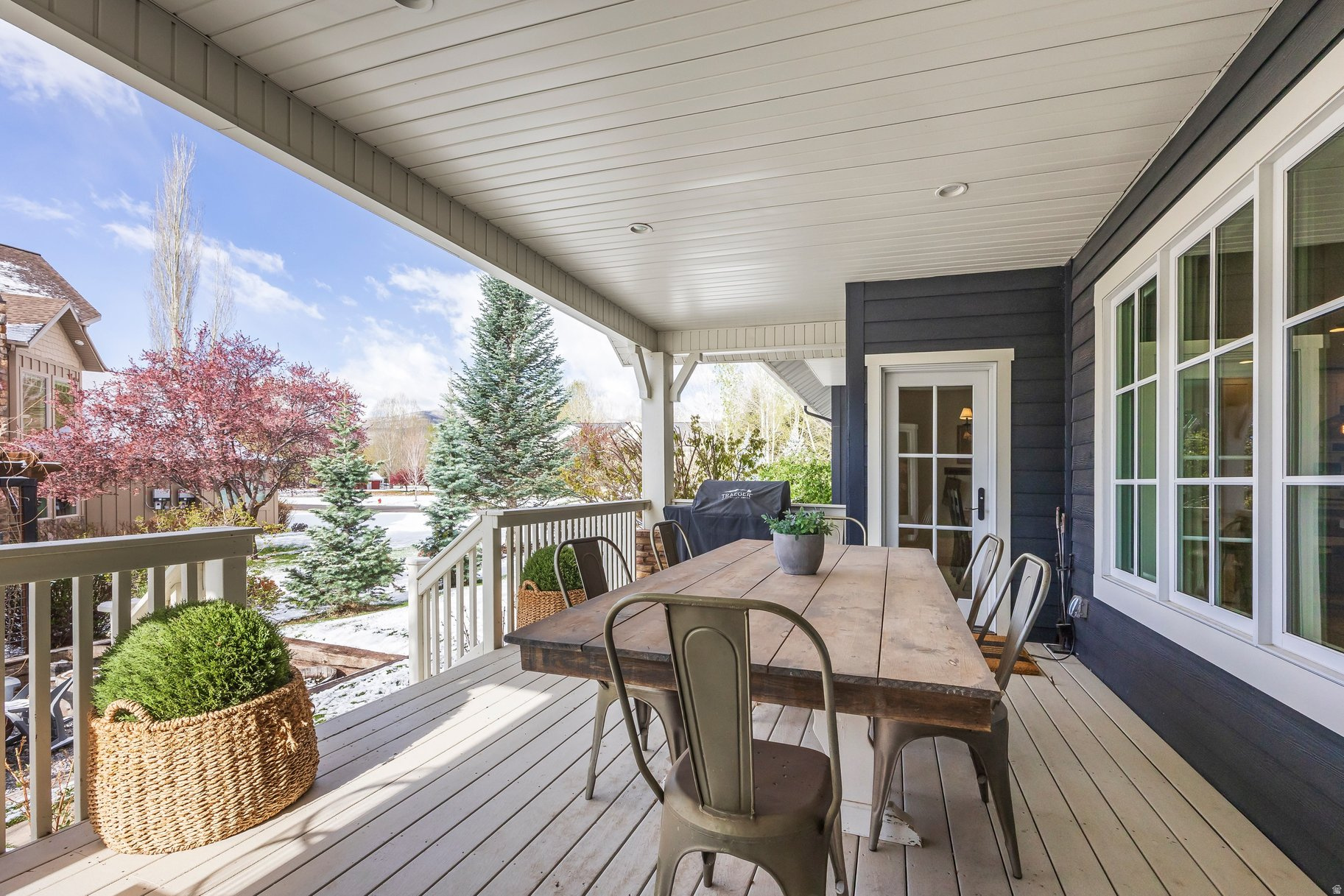 DUTCH FIELDS - Residential