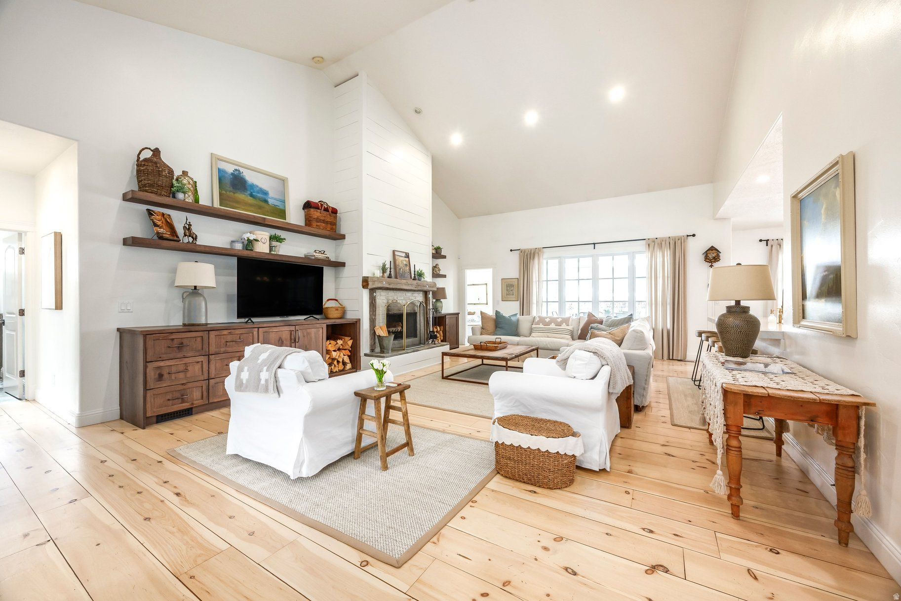 DUTCH FIELDS - Residential