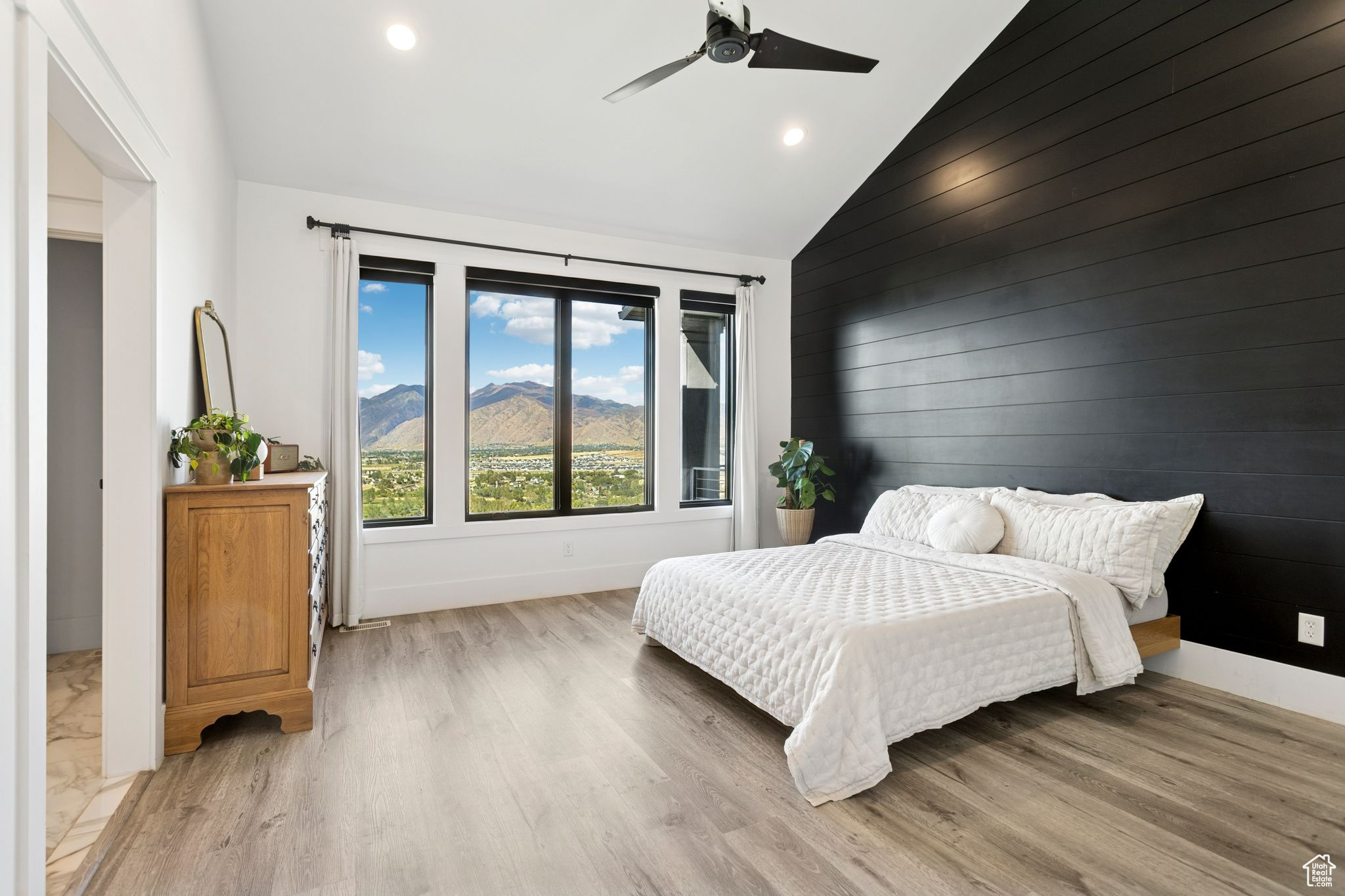 OAKRIDGE COVE - Residential