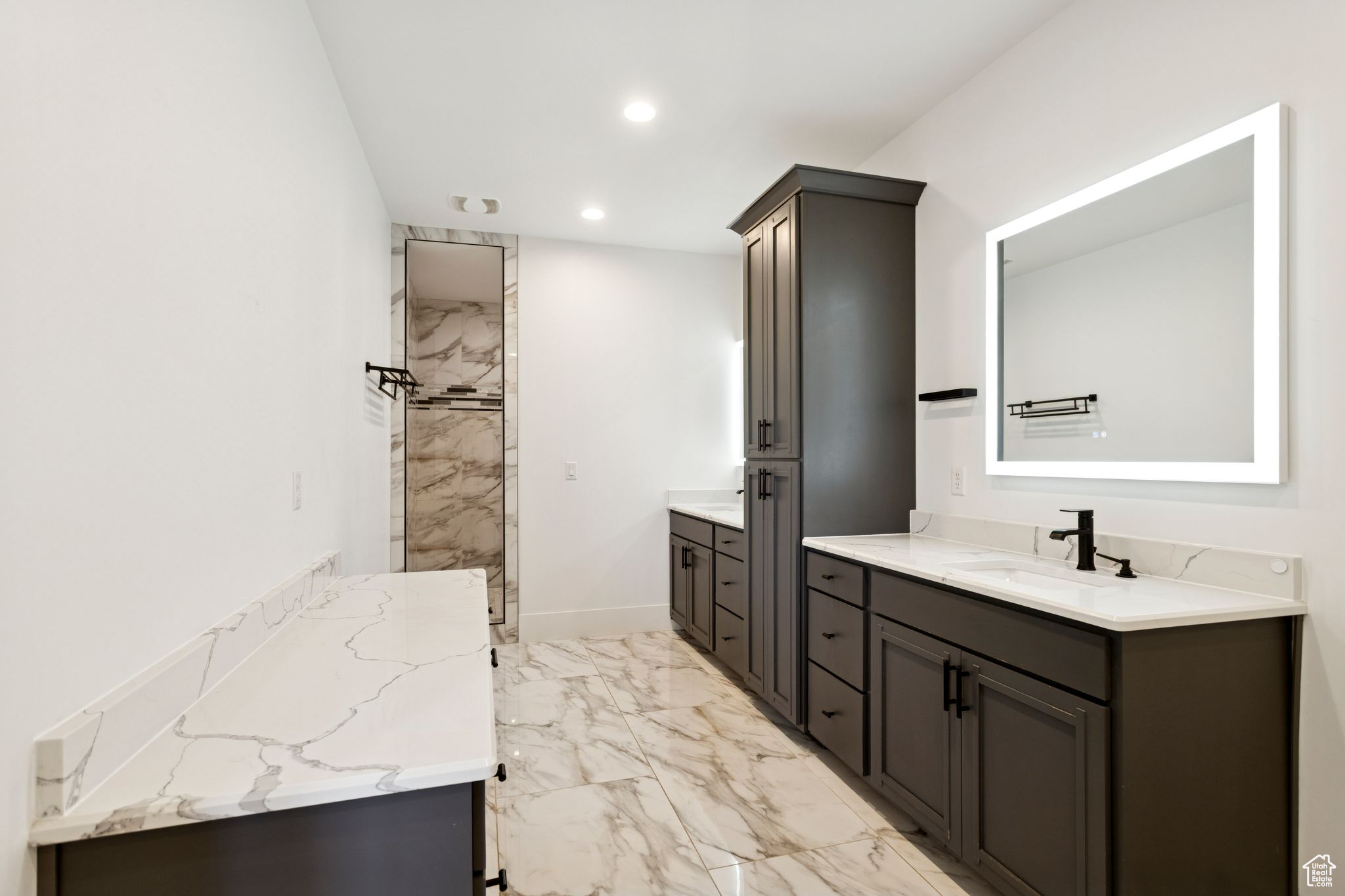 OAKRIDGE COVE - Residential
