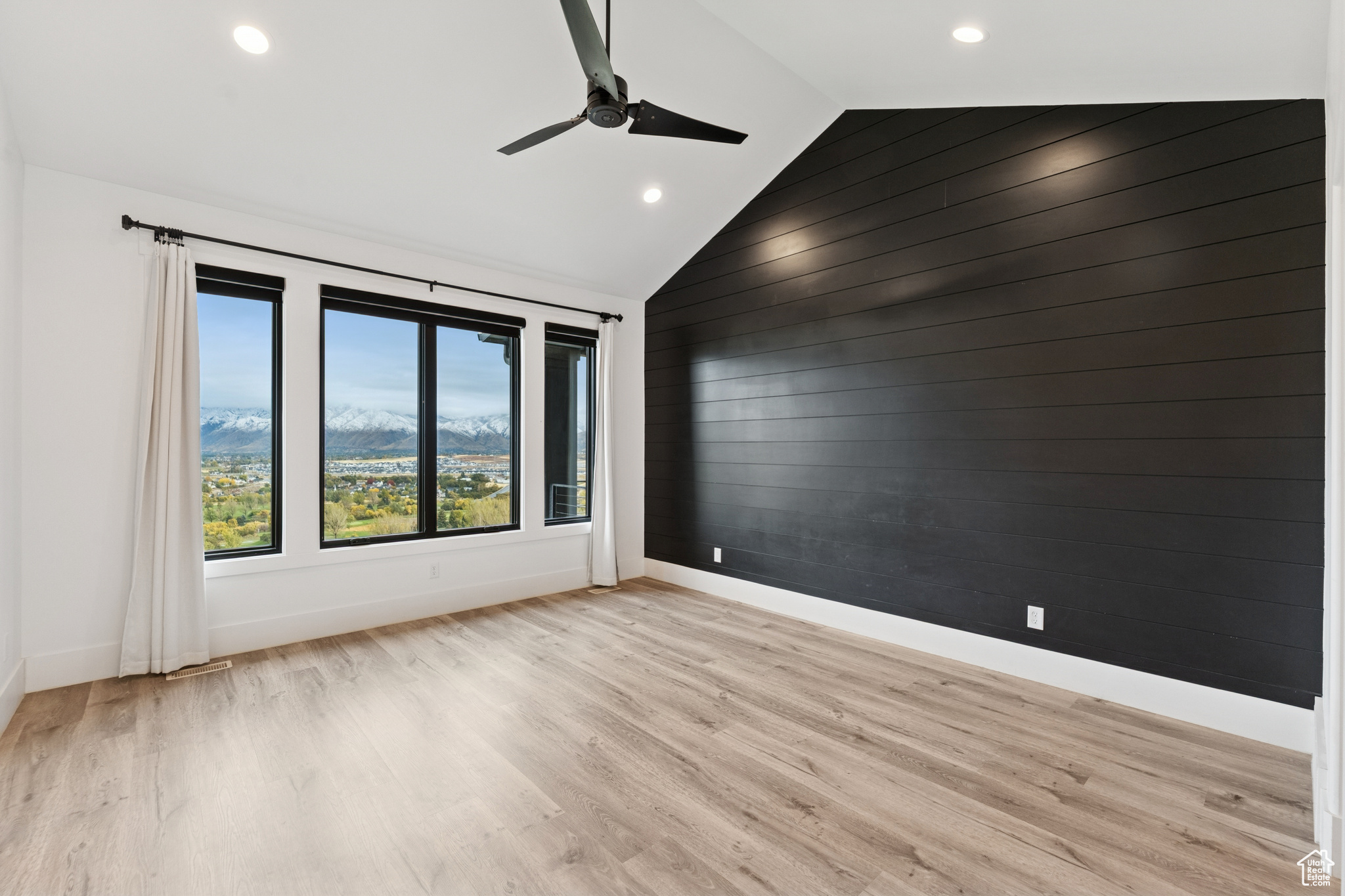 OAKRIDGE COVE - Residential