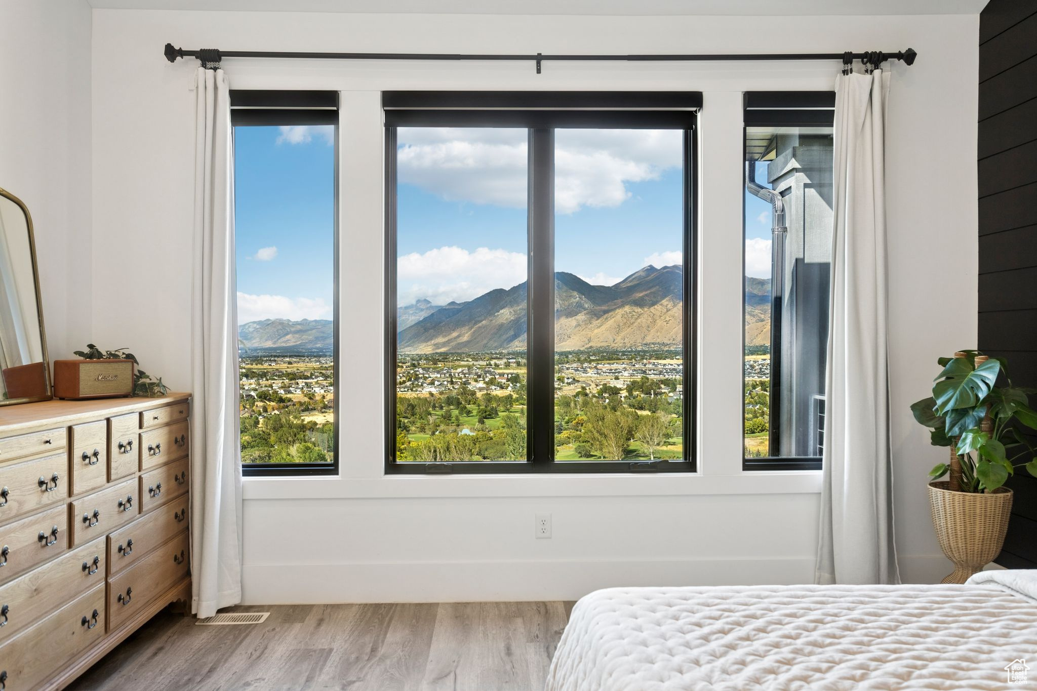 OAKRIDGE COVE - Residential