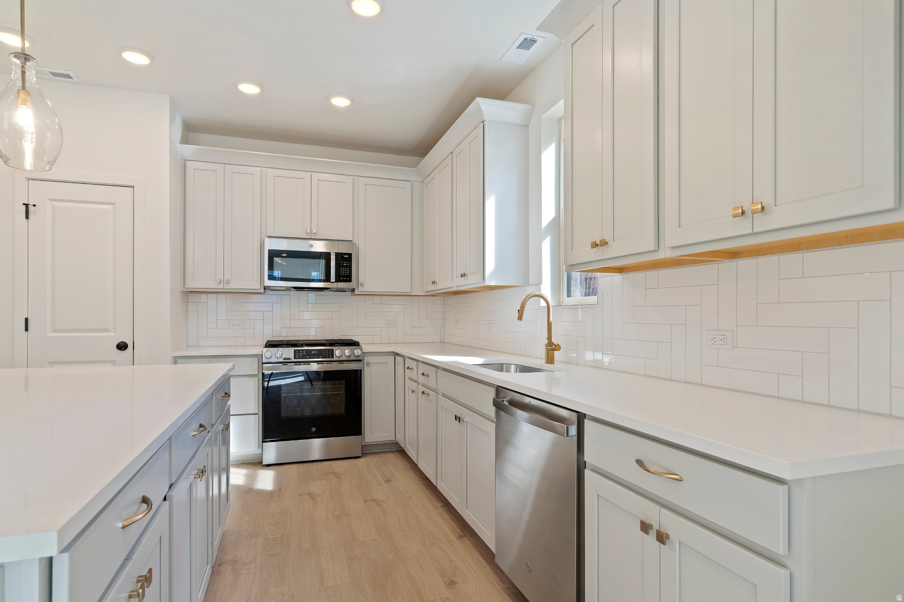 DAYBREAK - Residential