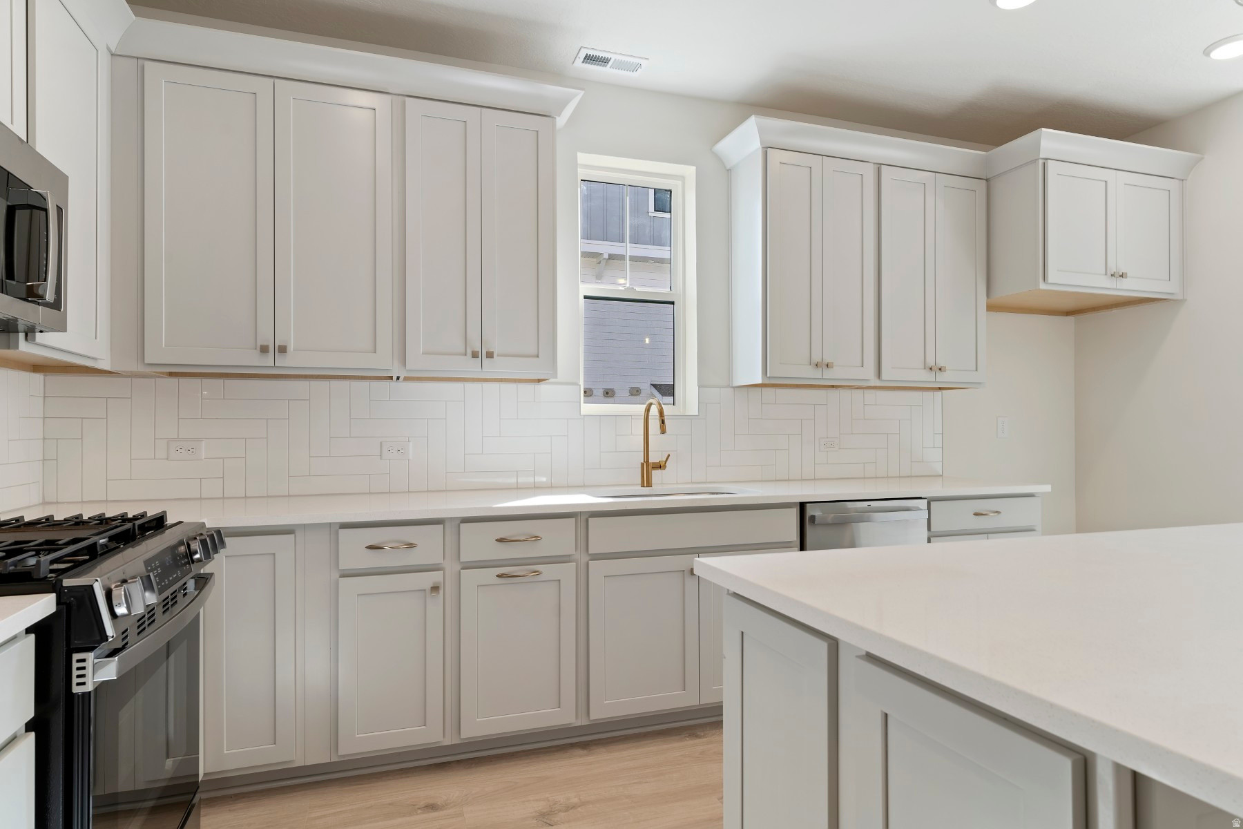 DAYBREAK - Residential