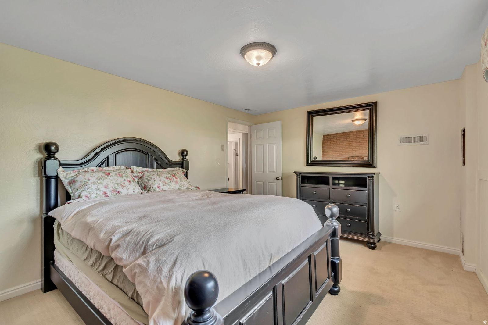 CONTINENTAL ESTATES - Residential