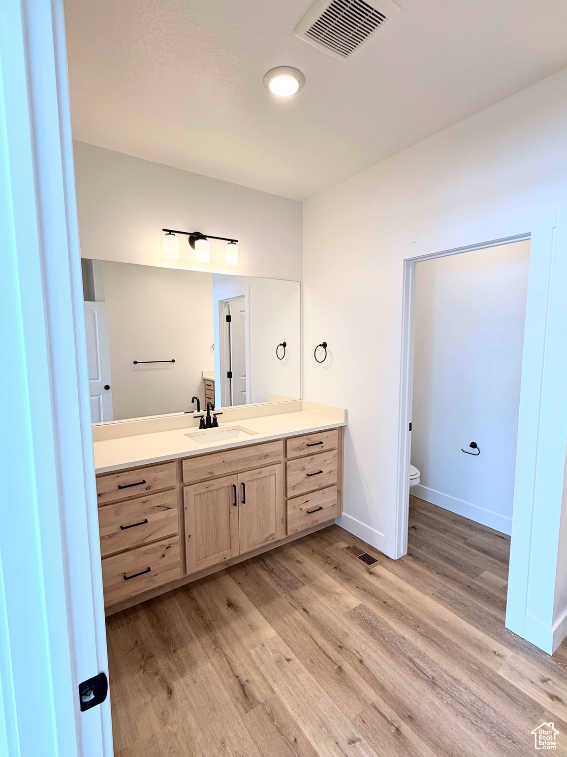 SMILING H - Residential