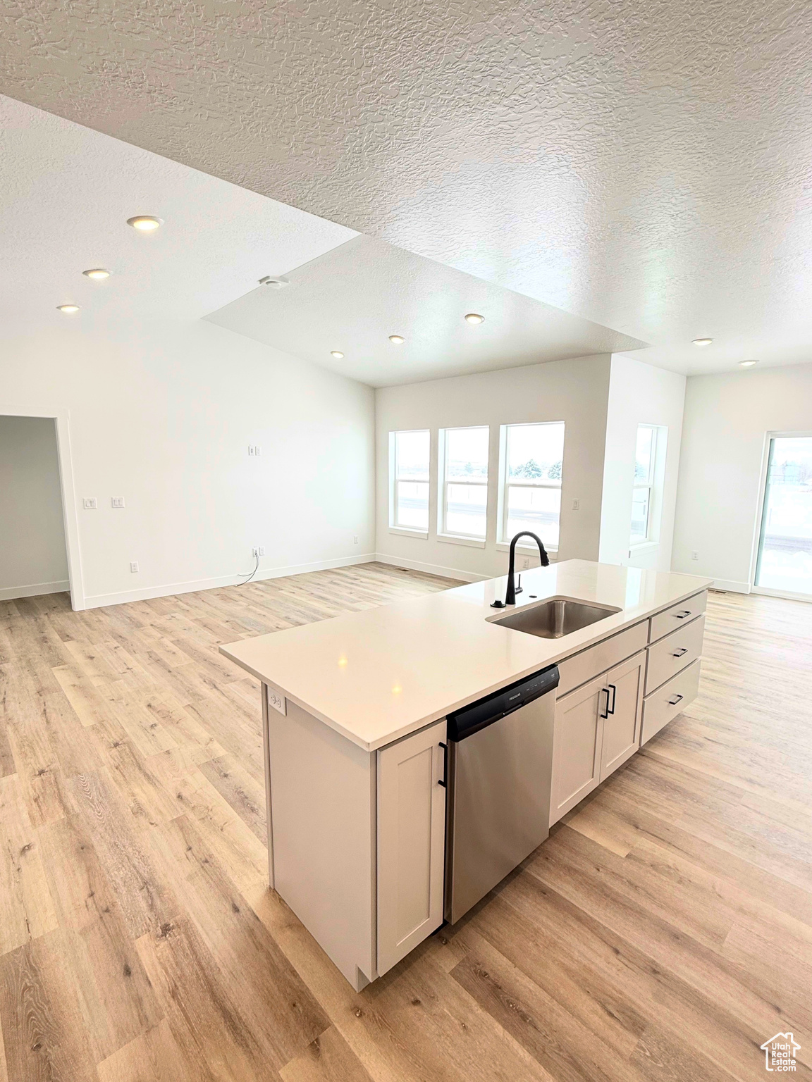 SMILING H - Residential