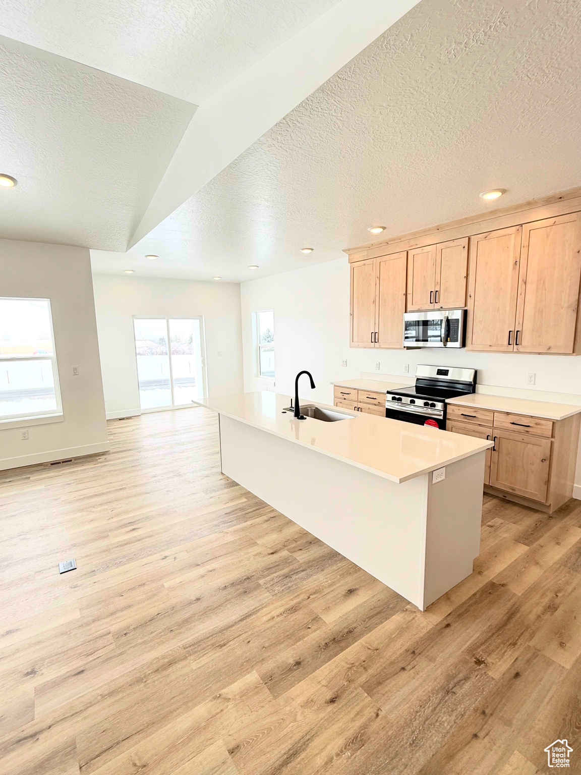 SMILING H - Residential