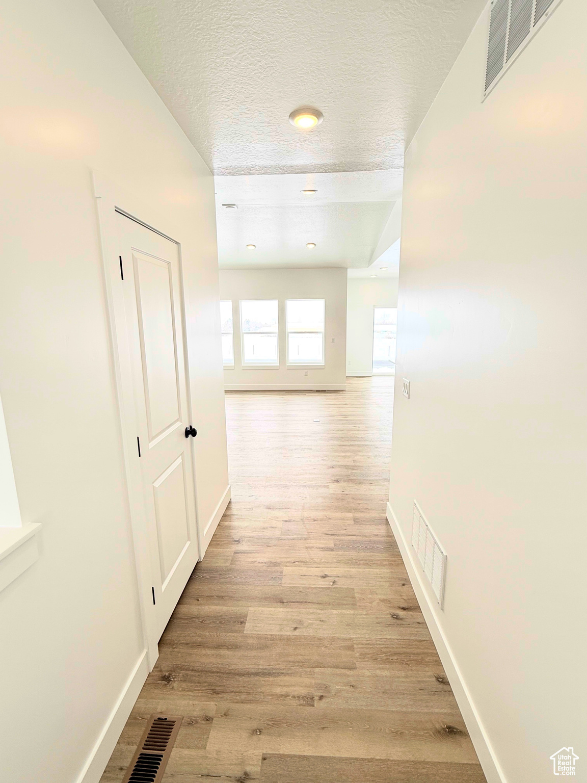 SMILING H - Residential