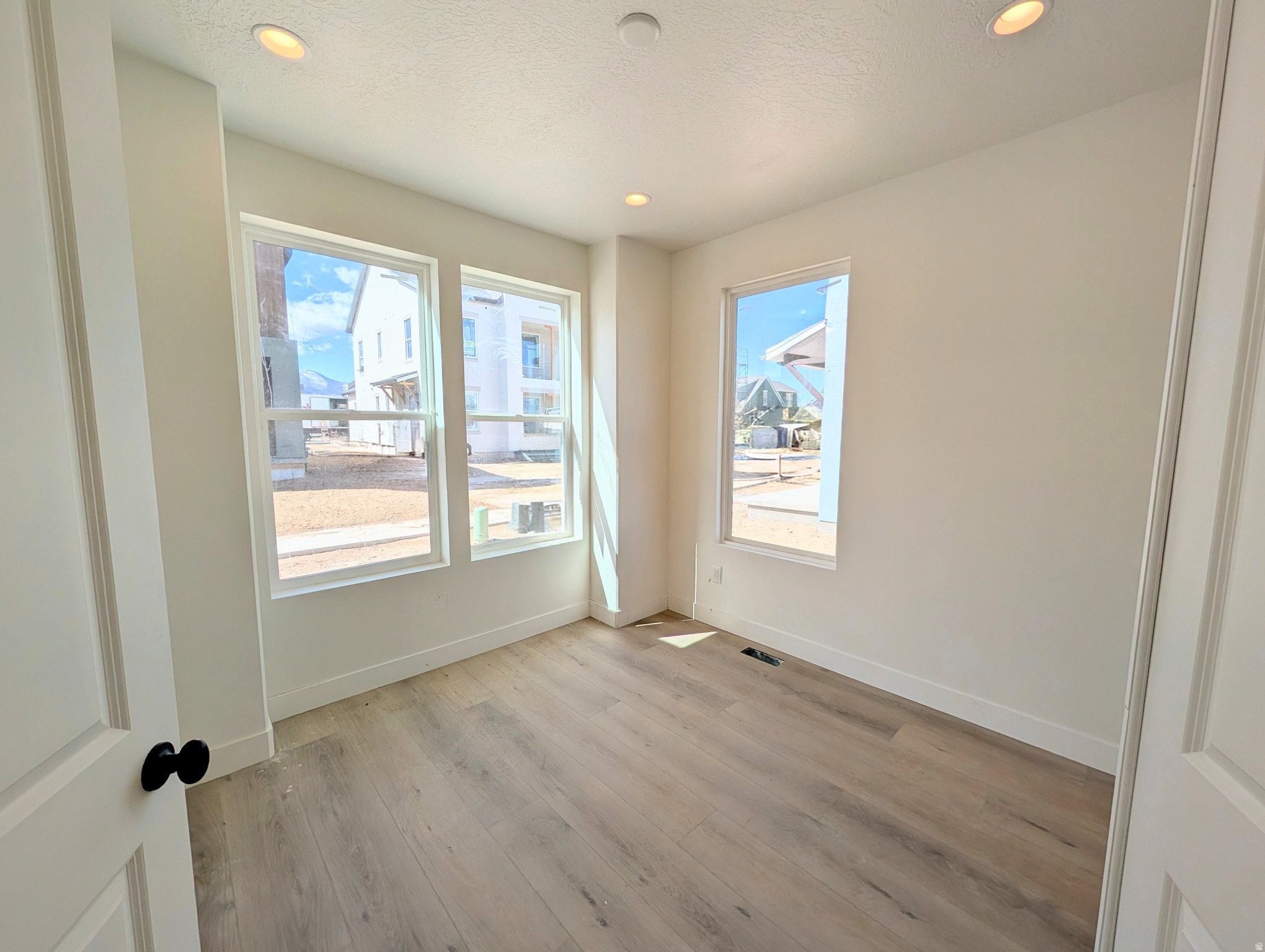 DAYBREAK - Residential