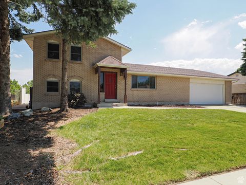 Tiny photo for 2333 W LEDGEWOOD DR, Taylorsville, UT 84129 (MLS # 2095024)