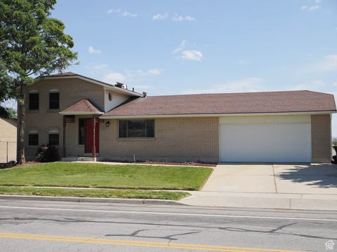 Tiny photo for 2333 W LEDGEWOOD DR, Taylorsville, UT 84129 (MLS # 2095024)