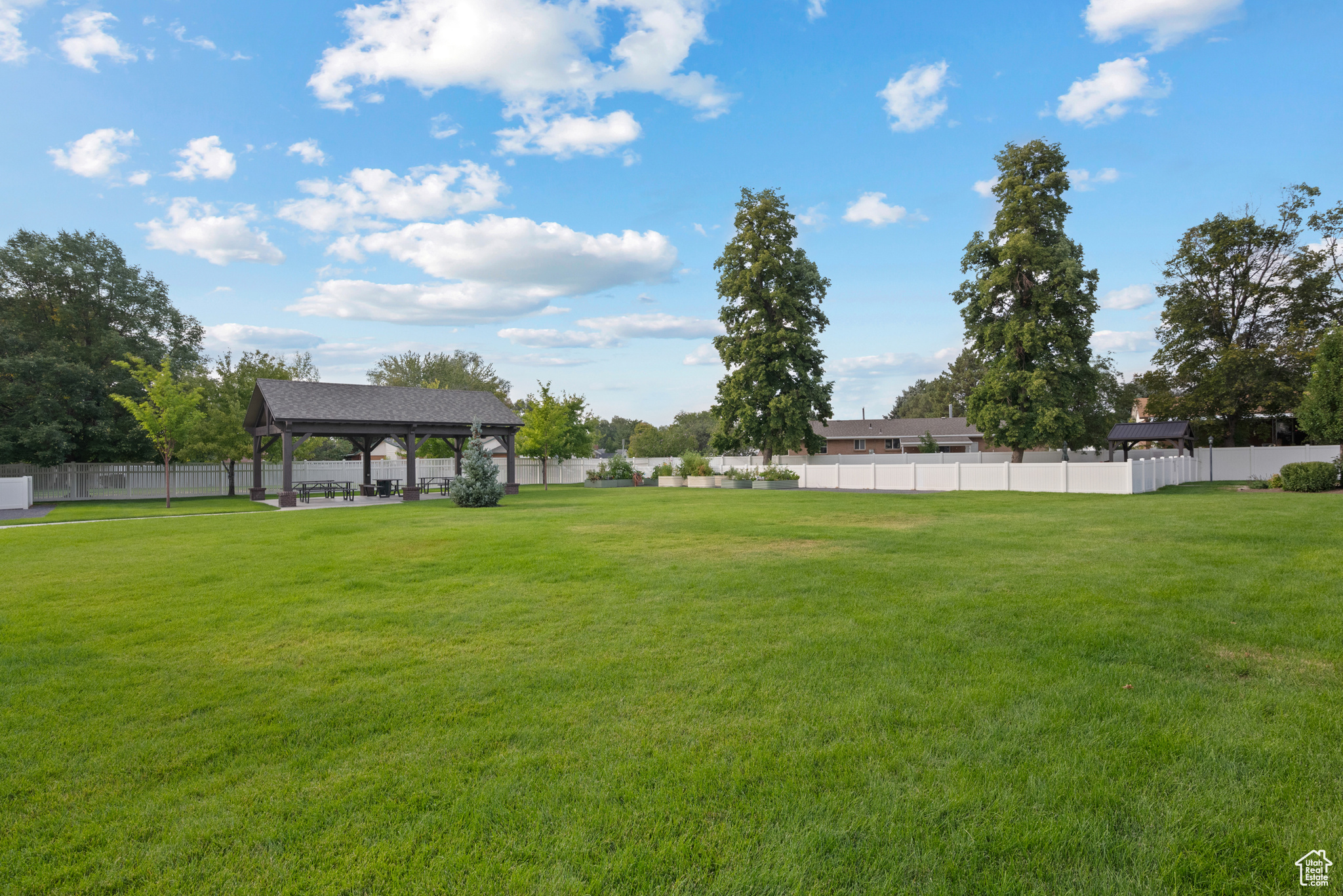 FAIRMEADOWS  CONDM - Residential