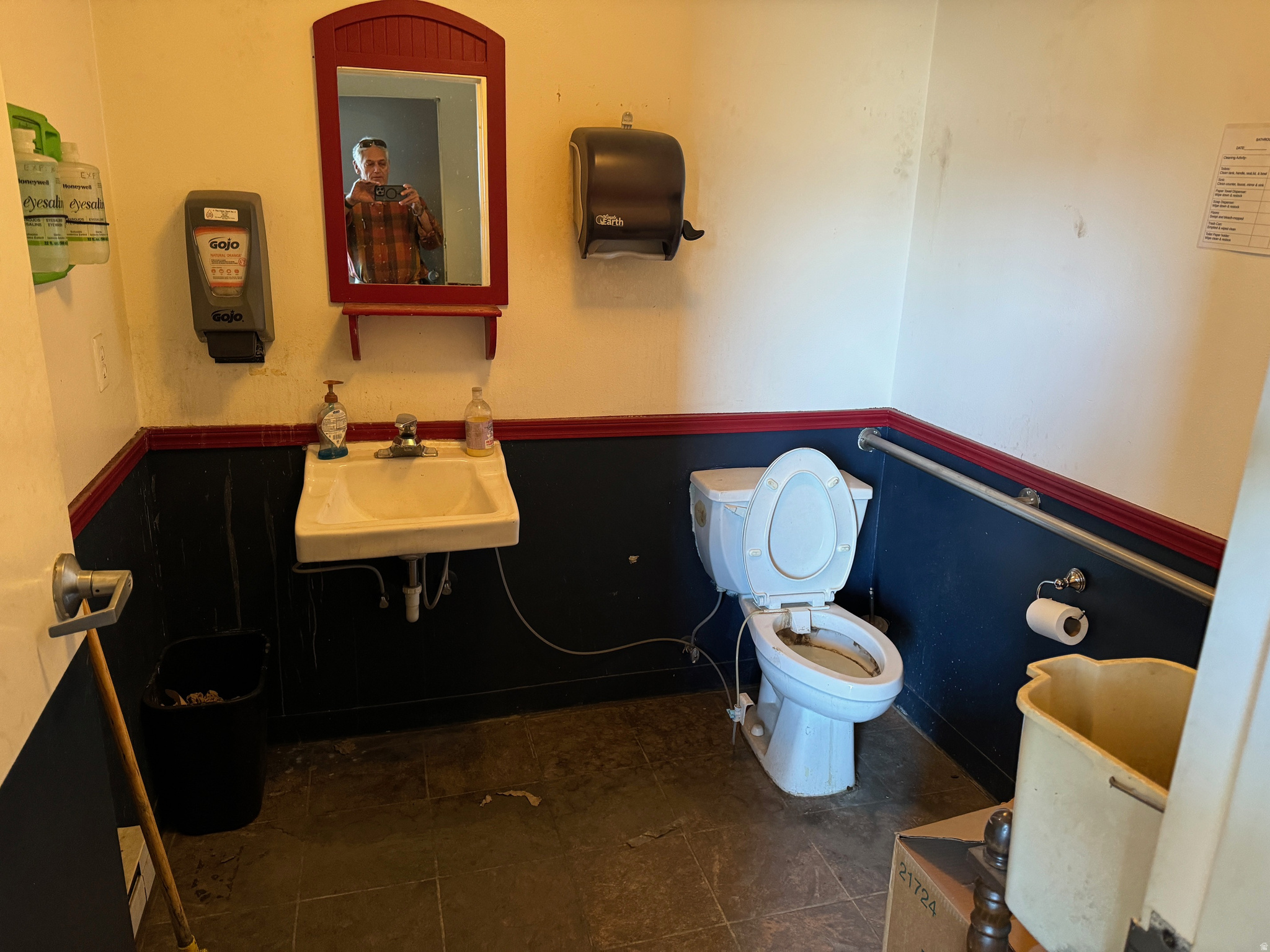 LOGAN IND BUS PARK - Commercial Lease