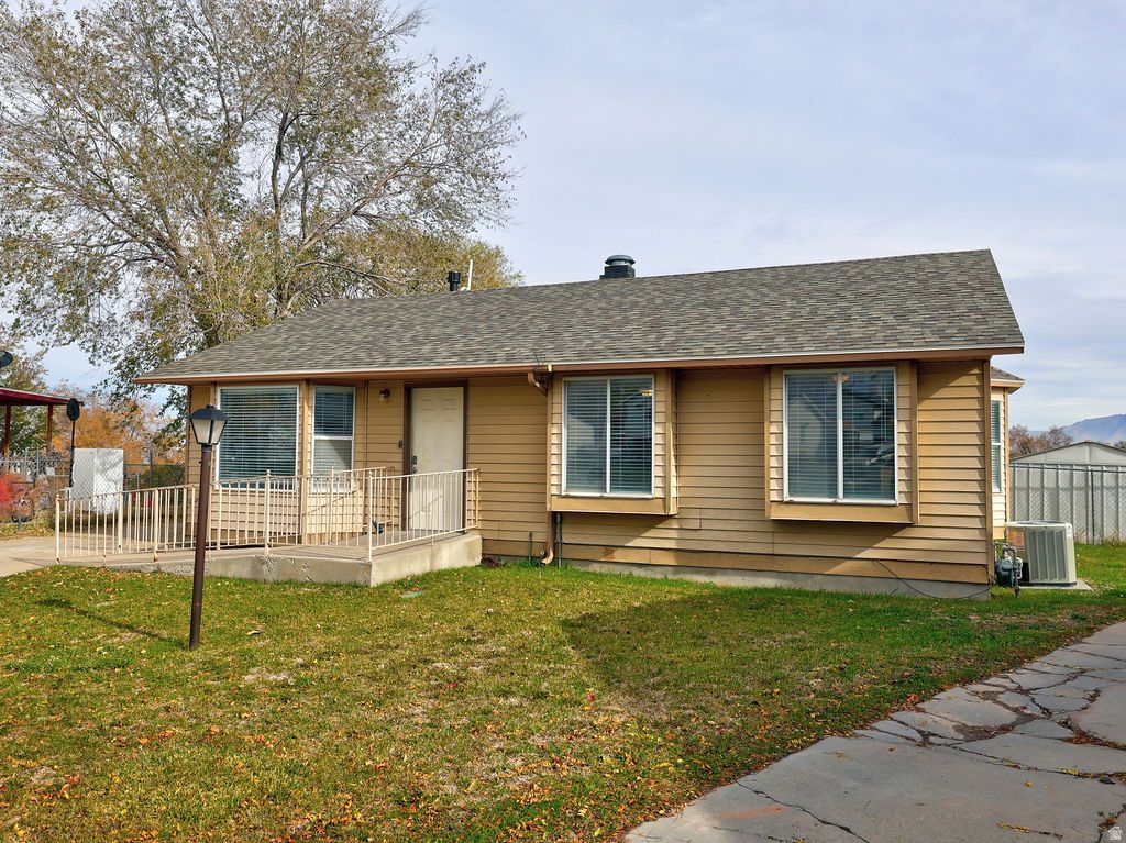 Photo of 5013 TUSCAN ST, Salt Lake City, UT 84118 (MLS # 2126866)