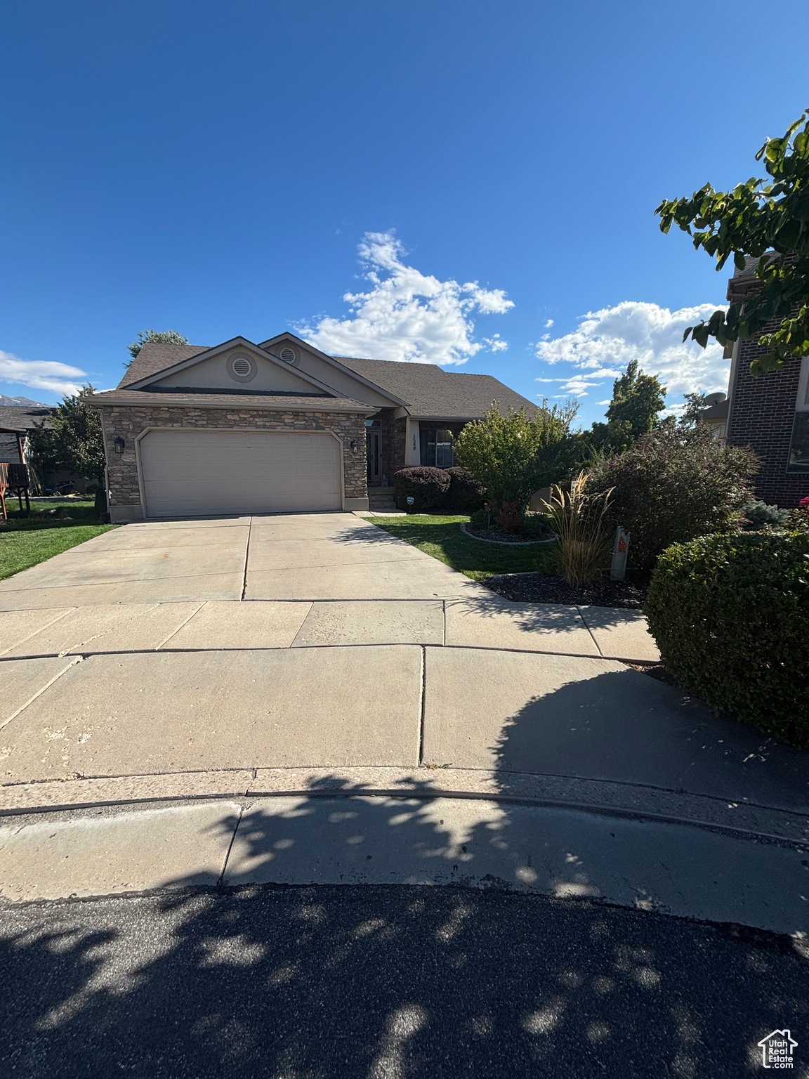 BRIARWOOD HOLLOW - Residential