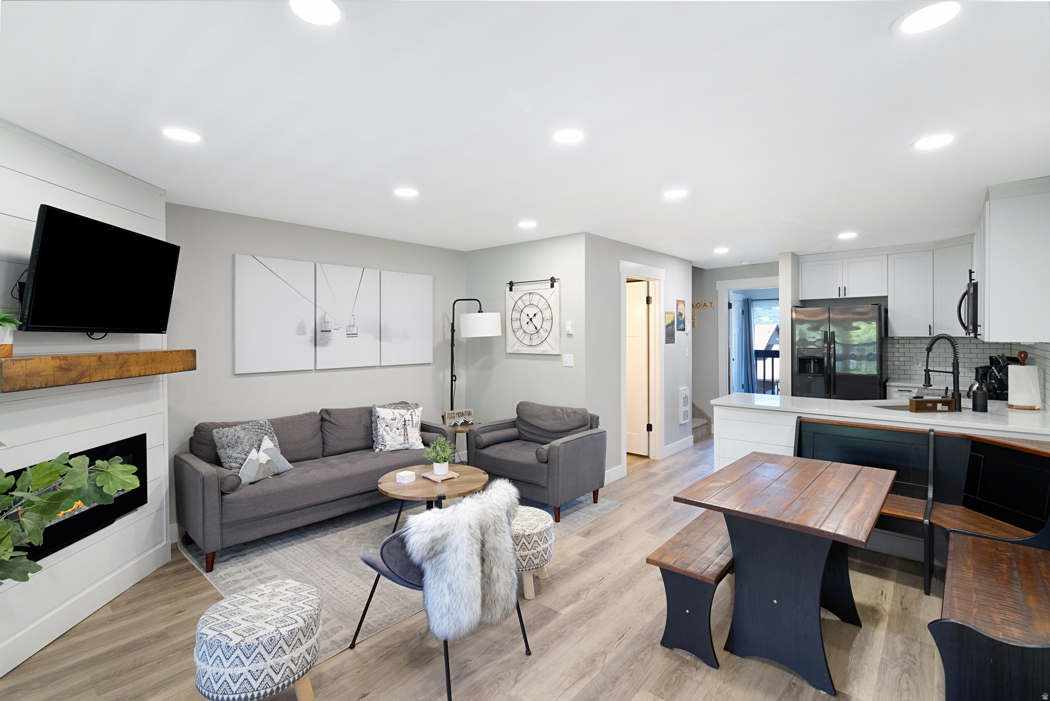 THE WOLF LOODGE COND - Residential