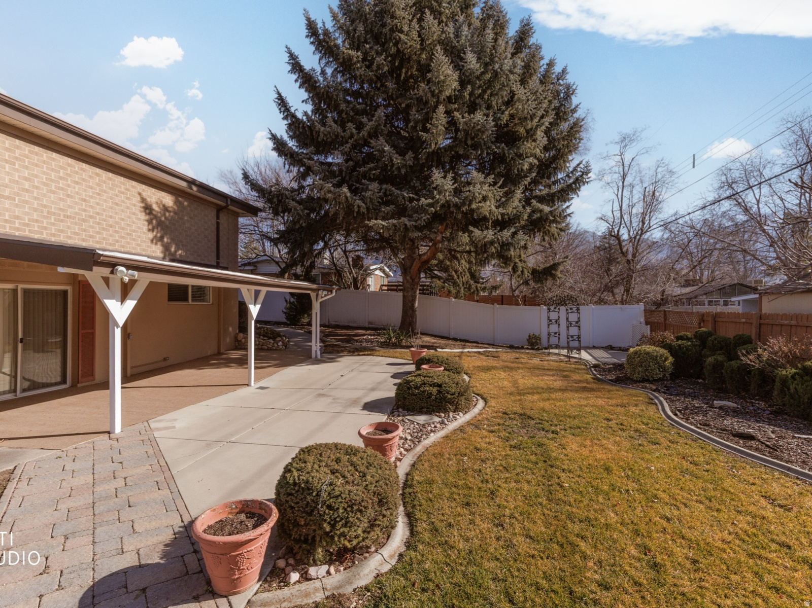 CRESTWOOD - Residential