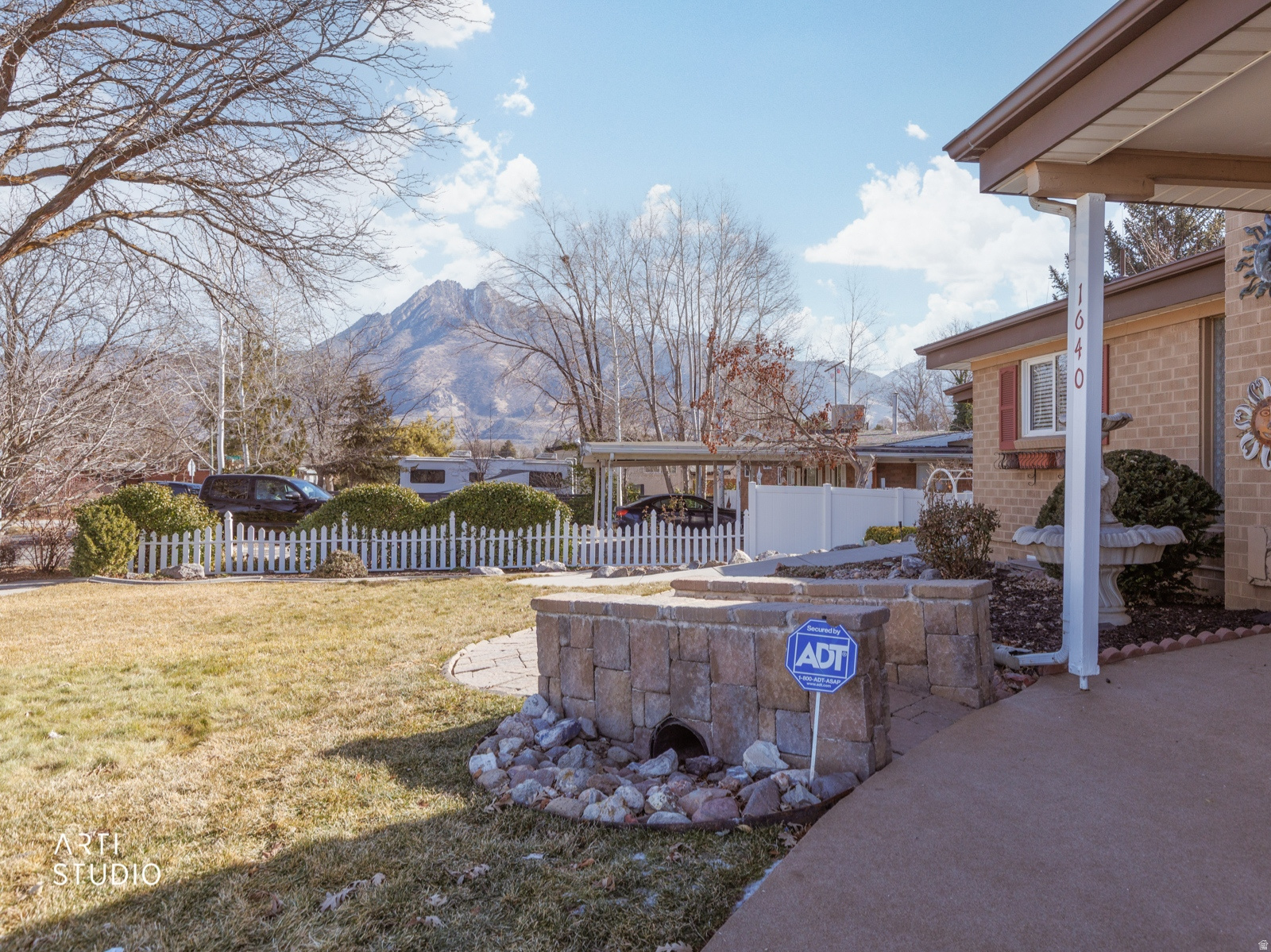 CRESTWOOD - Residential