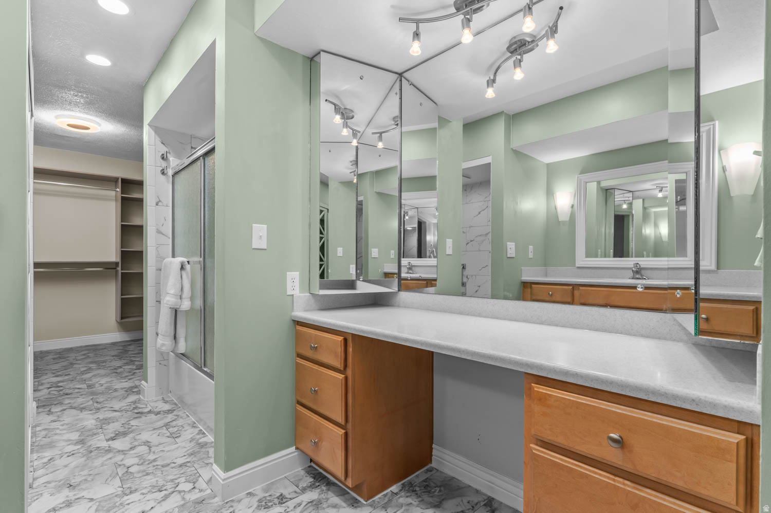 THREE FOUNTAINS MANOR - Residential