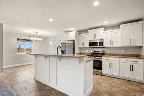 Tiny photo for 179 S 435 CIR W, Ivins, UT 84738 (MLS # 2134683)