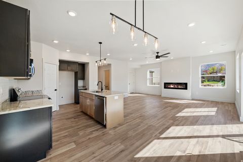 Tiny photo for 453 N 460 E, Salem, UT 84653 (MLS # 2131951)