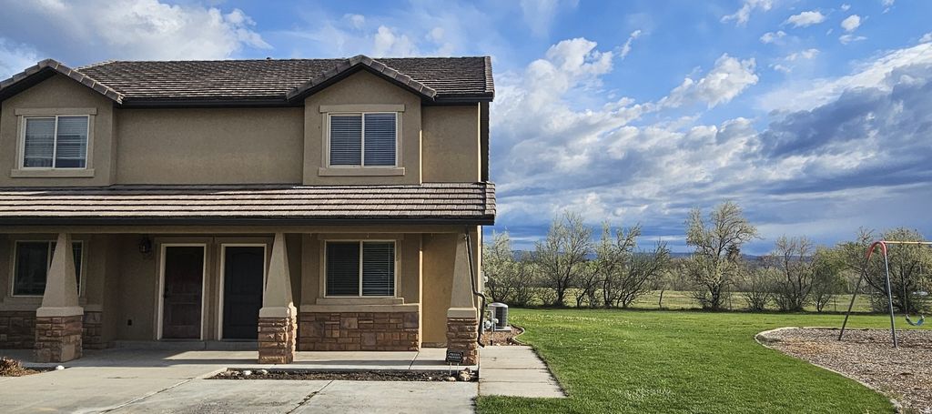 Photo of 104 W 700 N, Vernal, UT 84078 (MLS # 2156147)