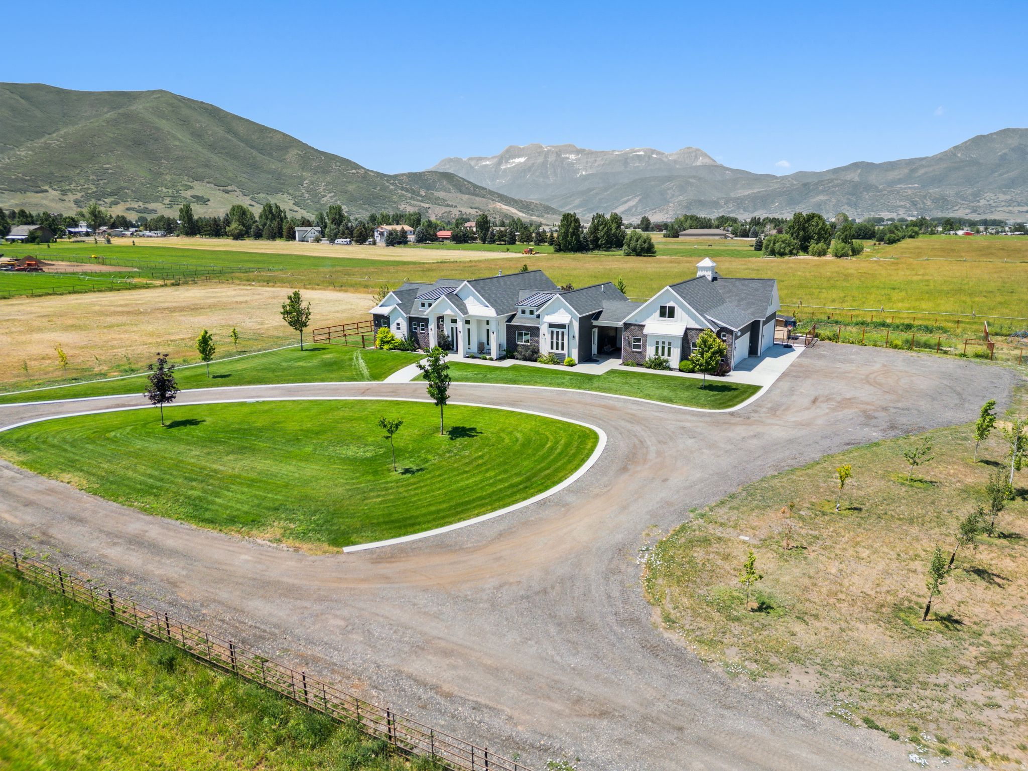 THREE FARMS ESTATES - Residential