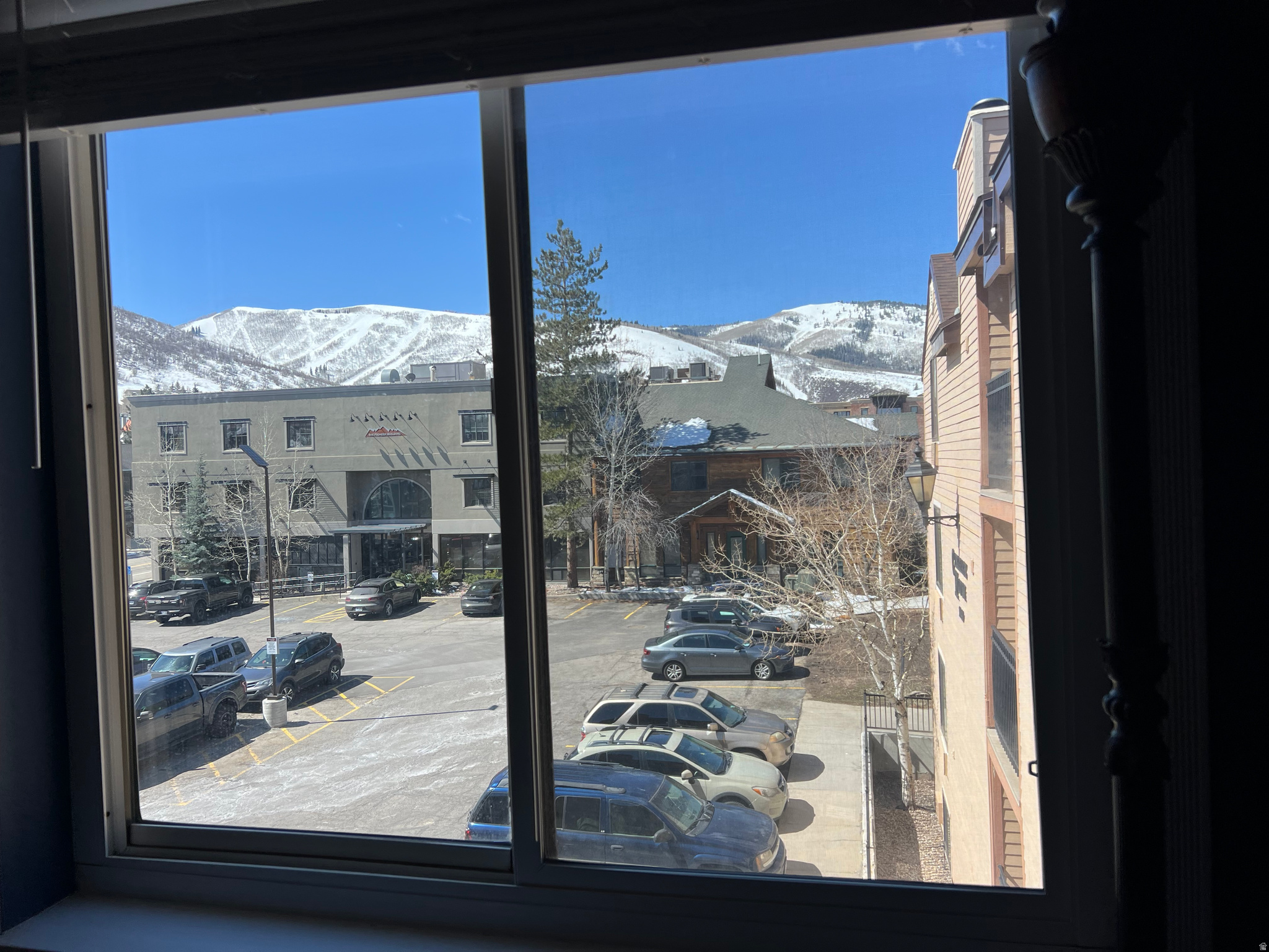 CARRIAGE HOUSE CONDO - Residential Lease